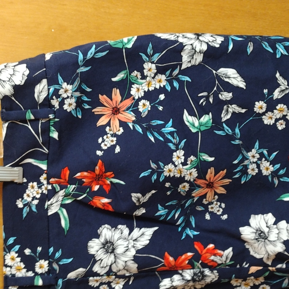 Roz & Ali floral print pants. Size 16W - Picture 6 of 12